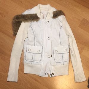 🎀 White Zip up jacket 🎀